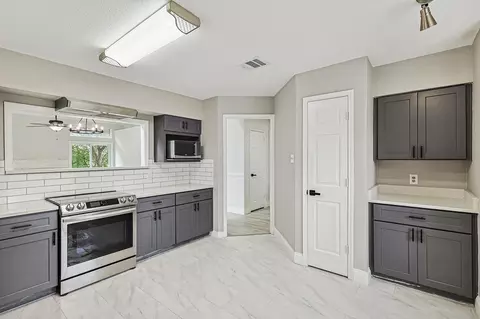 Kitchen - 6109 Covington Dr, Rowlett, TX 75089 photo 2 of 4
