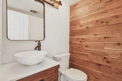 Bath - 6109 Covington Dr, Rowlett, TX 75089 photo 1 of 5