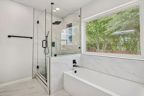 Bath - 6109 Covington Dr, Rowlett, TX 75089 photo 3 of 5