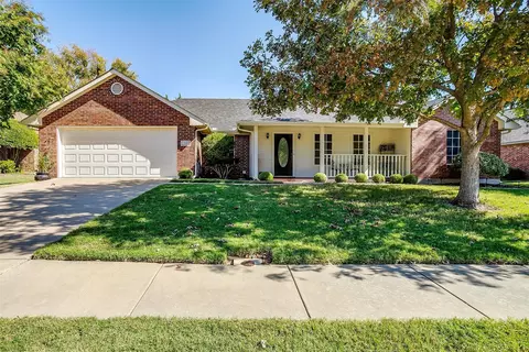 912 New York Ave, Midlothian, TX 76065