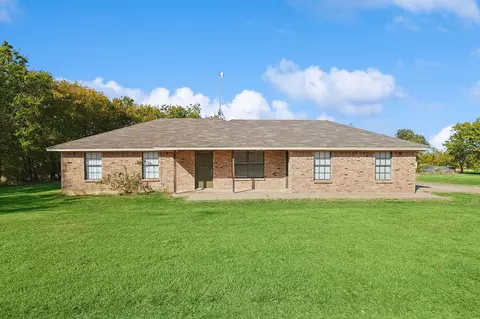 6146 Hawkeye Rd, Krum, TX 76249