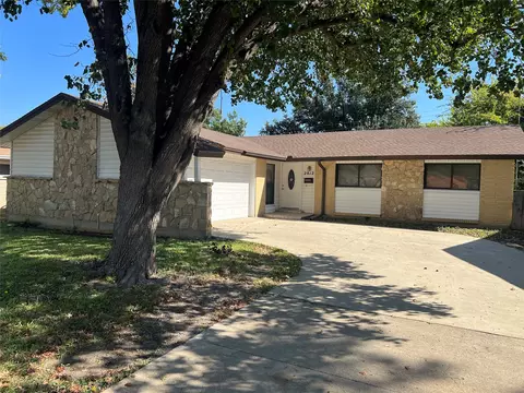 2812 Ridgeview Ln, Irving, TX 75062