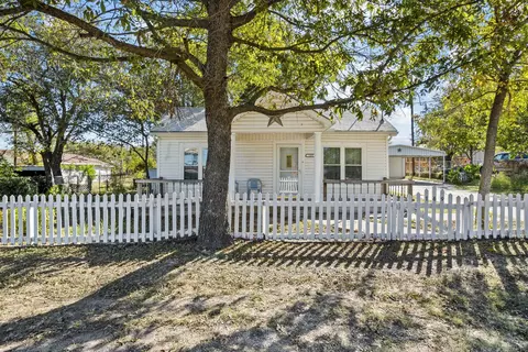 169 Glenn St, Bluff Dale, TX 76433