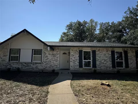3401 Country Club Dr, Grand Prairie, TX 75052