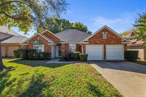 2214 S Branch Dr, Arlington, TX 76001