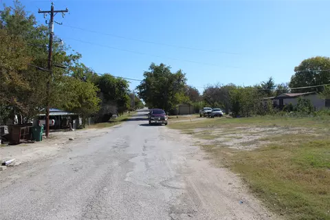 638 E Hill St, Hamilton, TX 76531 photo 4