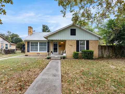 3324 Browning Ct E, Fort Worth, TX 76111