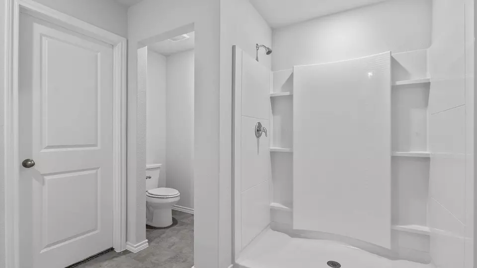 Bath - 312 Bronze Cir N, Springtown, TX 76082 photo 2 of 5