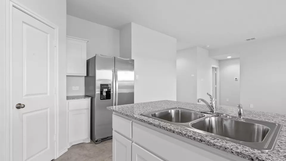 Kitchen - 312 Bronze Cir N, Springtown, TX 76082 photo 6 of 6