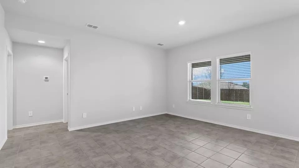 Living - 312 Bronze Cir N, Springtown, TX 76082 photo 5 of 5