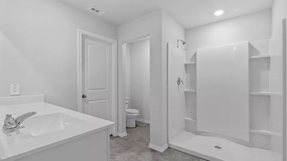 Bath - 312 Bronze Cir N, Springtown, TX 76082 photo 1 of 5