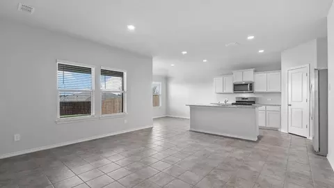 Living - 312 Bronze Cir N, Springtown, TX 76082 photo 1 of 5