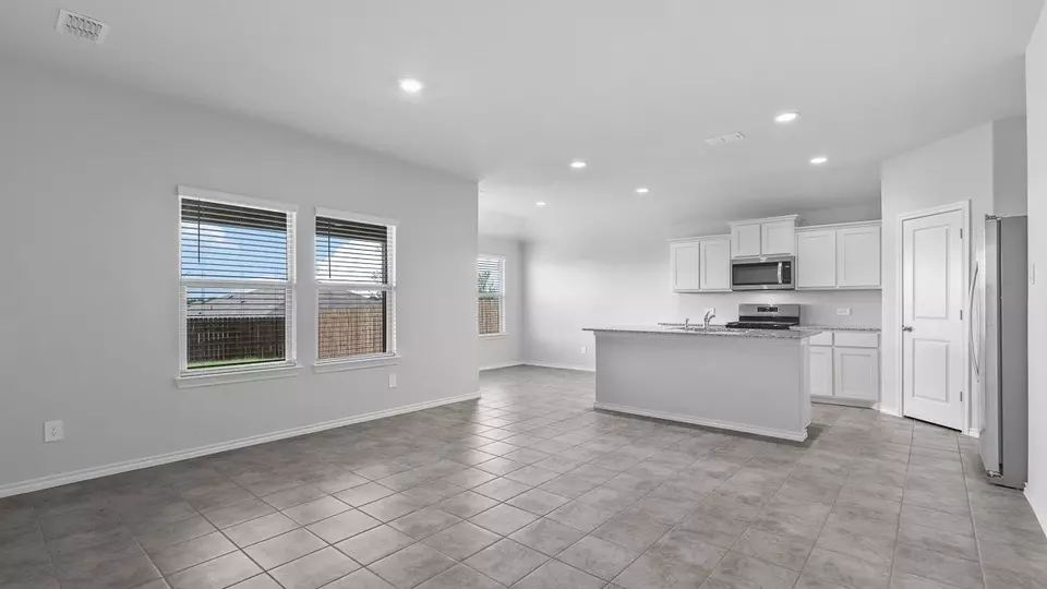 Living - 312 Bronze Cir N, Springtown, TX 76082 photo 1 of 5