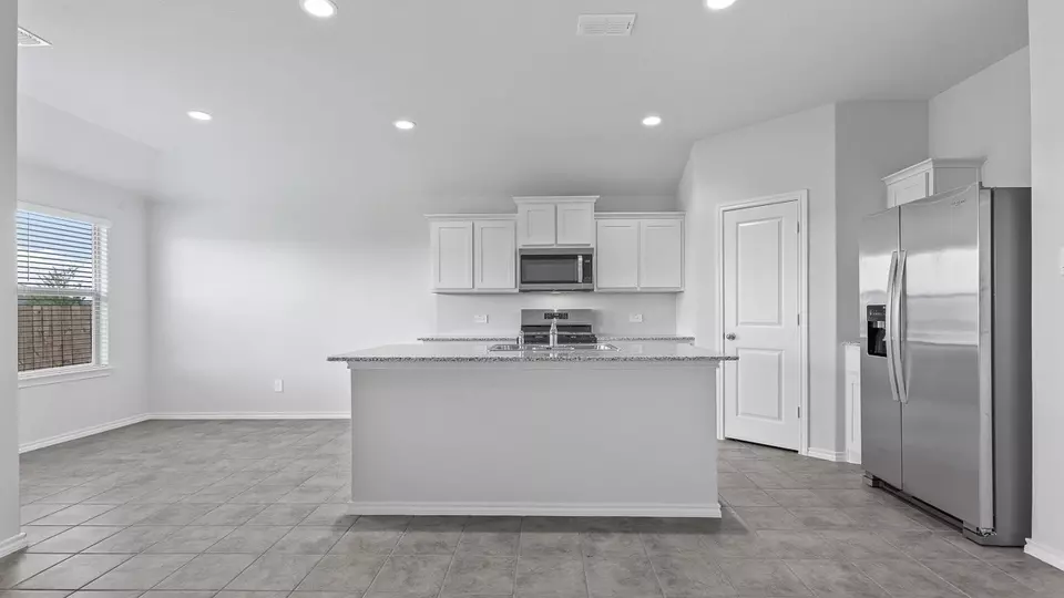 Kitchen - 312 Bronze Cir N, Springtown, TX 76082 photo 2 of 6