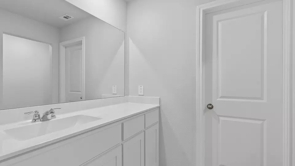 Bath - 312 Bronze Cir N, Springtown, TX 76082 photo 3 of 5