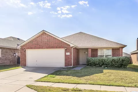 8421 Shallow Creek Dr, Fort Worth, TX 76179