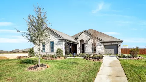 821 Hat Creek Dr, Midlothian, TX 76065