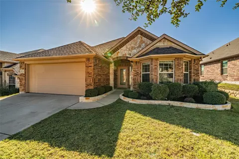 8713 Vista Royale Dr, Fort Worth, TX 76108