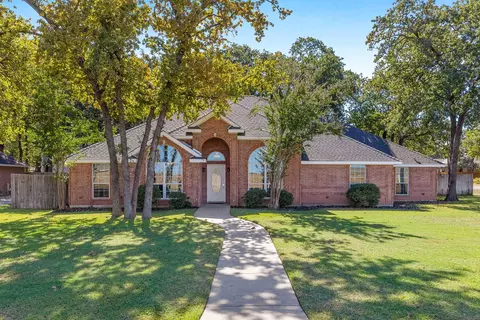 1100 Dunaway Ln, Azle, TX 76020