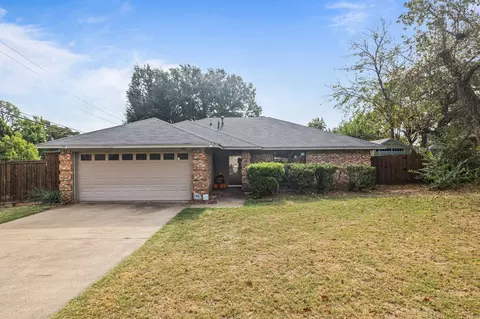 2801 Roundup Trl, Grapevine, TX 76051