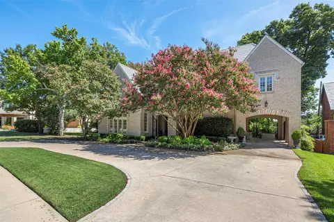 2321 Medford Ct E, Fort Worth, TX 76109