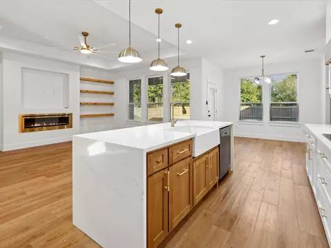 814 N Henry St, Lancaster, TX 75146
