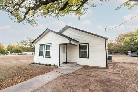 900 Fayette St, Nocona, TX 76255
