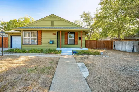 7476 Aberdeen Dr, Fort Worth, TX 76116