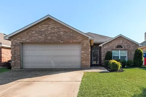 1220 Sierra Blanca Dr, Burleson, TX 76028