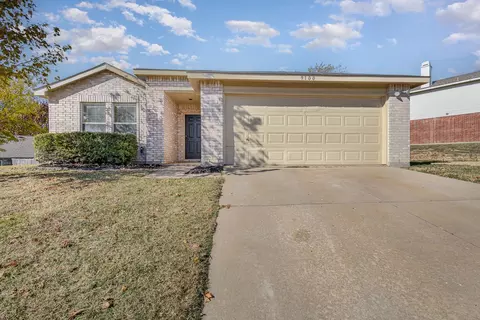 9100 Harvest Moon Trl, Denton, TX 76210