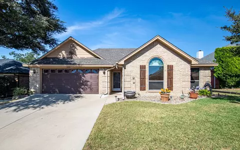 6033 Sundown Dr, Watauga, TX 76148