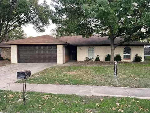 5418 Kings Manor Dr, Lake Dallas, TX 75065