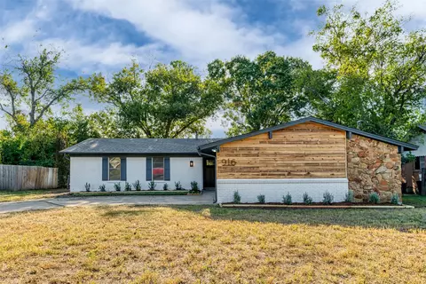 916 Blue Lake Dr, Fort Worth, TX 76103