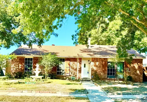 1614 Coffeyville Trl, Grand Prairie, TX 75052