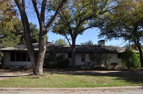 1002 9th St, Grand Prairie, TX 75050