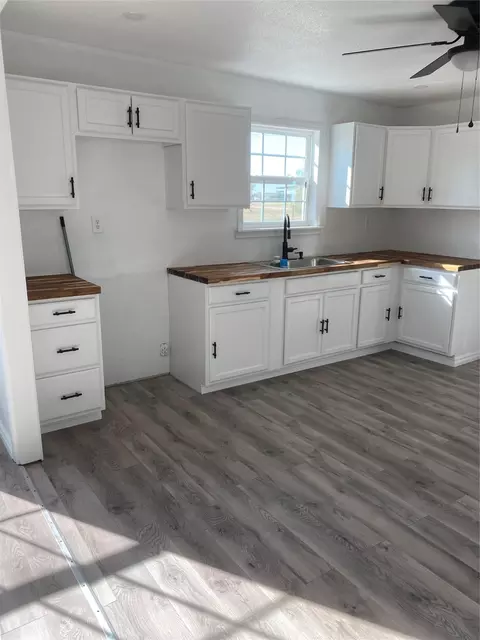 Kitchen - 610 NW 7th St, Hamlin, TX 79520 photo 1 of 4