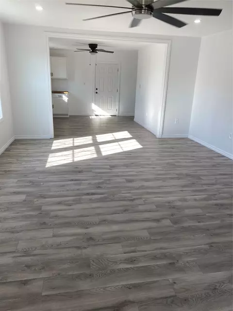 Living - 610 NW 7th St, Hamlin, TX 79520 photo 1 of 7