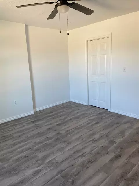 Bedroom - 610 NW 7th St, Hamlin, TX 79520 photo 2 of 5