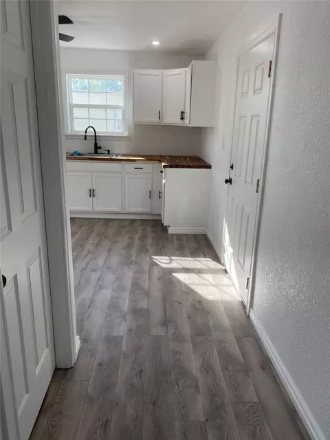 Entry Way - 610 NW 7th St, Hamlin, TX 79520 photo 4 of 4