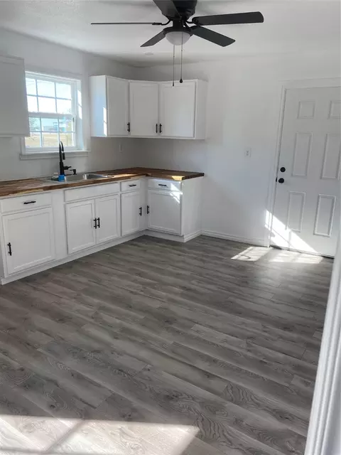 Kitchen - 610 NW 7th St, Hamlin, TX 79520 photo 2 of 4