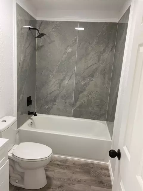 Bath - 610 NW 7th St, Hamlin, TX 79520 photo 4 of 6