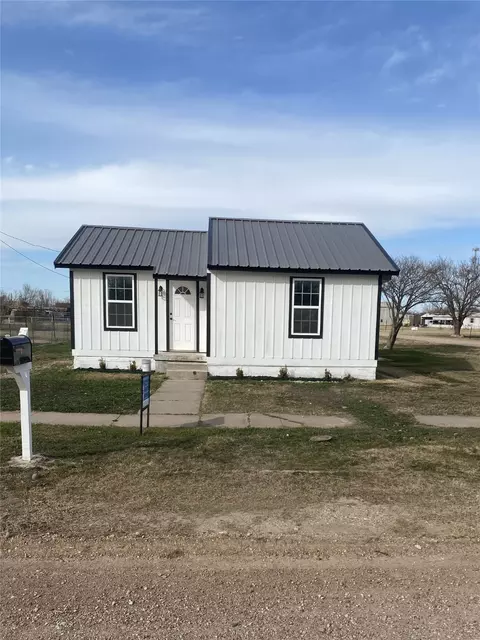 610 NW 7th St, Hamlin, TX 79520