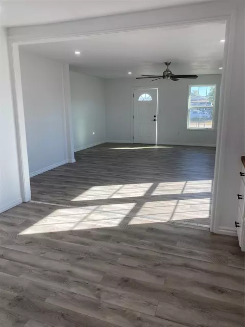 Living - 610 NW 7th St, Hamlin, TX 79520 photo 5 of 7