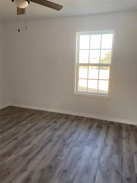 Bedroom - 610 NW 7th St, Hamlin, TX 79520 photo 4 of 5