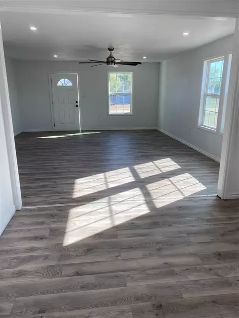 Living - 610 NW 7th St, Hamlin, TX 79520 photo 4 of 7