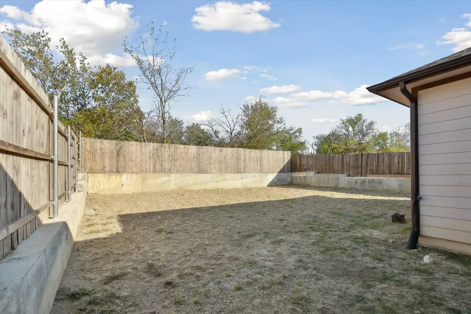 Exterior - 116 S Tatum Ave, Dallas, TX 75211 photo 3 of 9