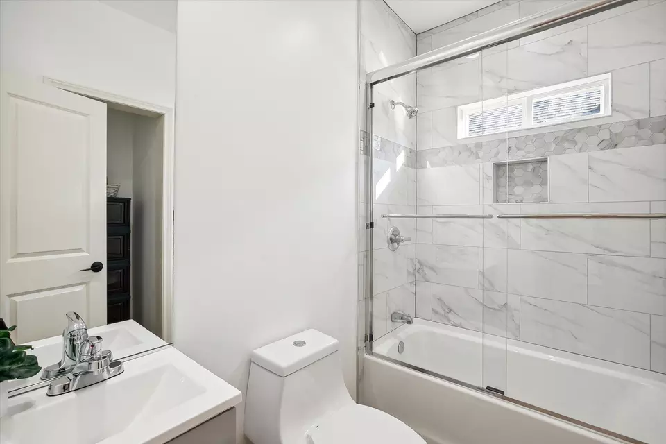 Bath - 116 S Tatum Ave, Dallas, TX 75211 photo 4 of 4