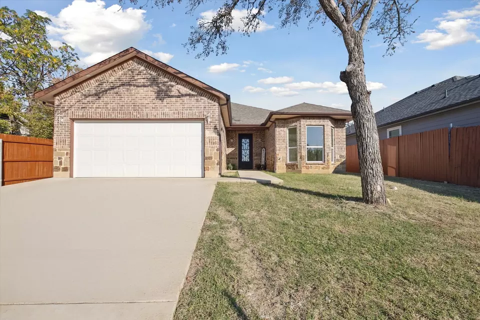 Exterior - 116 S Tatum Ave, Dallas, TX 75211 photo 1 of 9