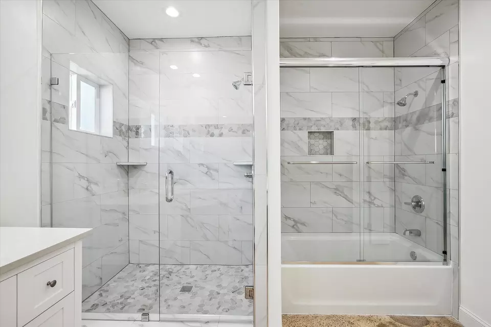 Bath - 116 S Tatum Ave, Dallas, TX 75211 photo 3 of 4