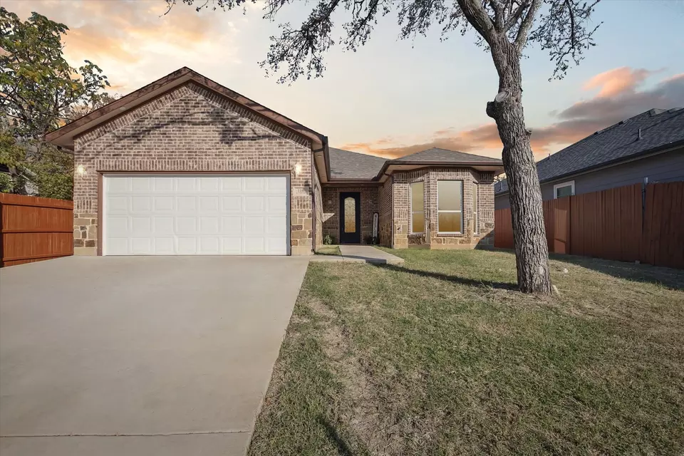 Exterior - 116 S Tatum Ave, Dallas, TX 75211 photo 9 of 9